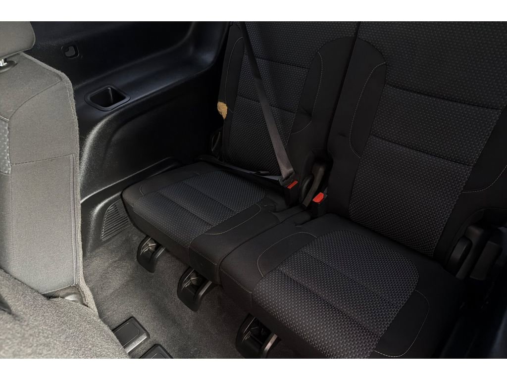 Used 2021 GMC Acadia SLE w/ Driver Convenience Package FWD image 17
