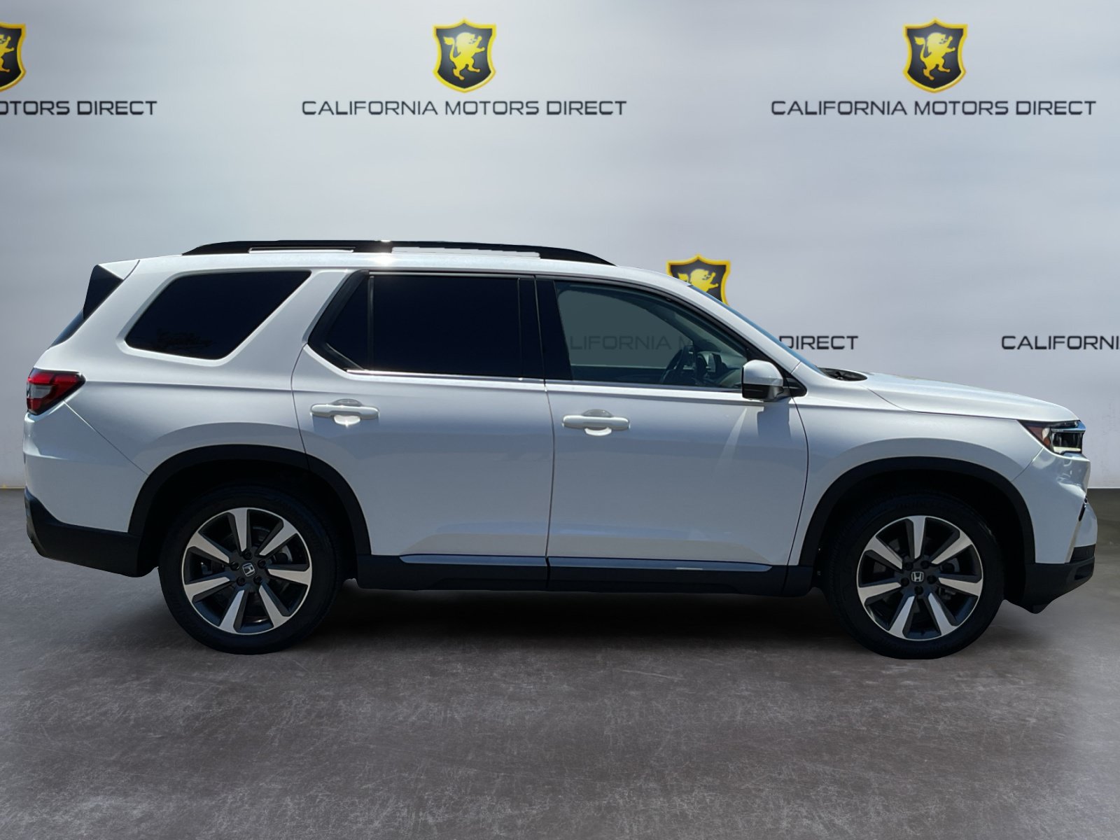 Used 2025 Honda Pilot Touring image 4