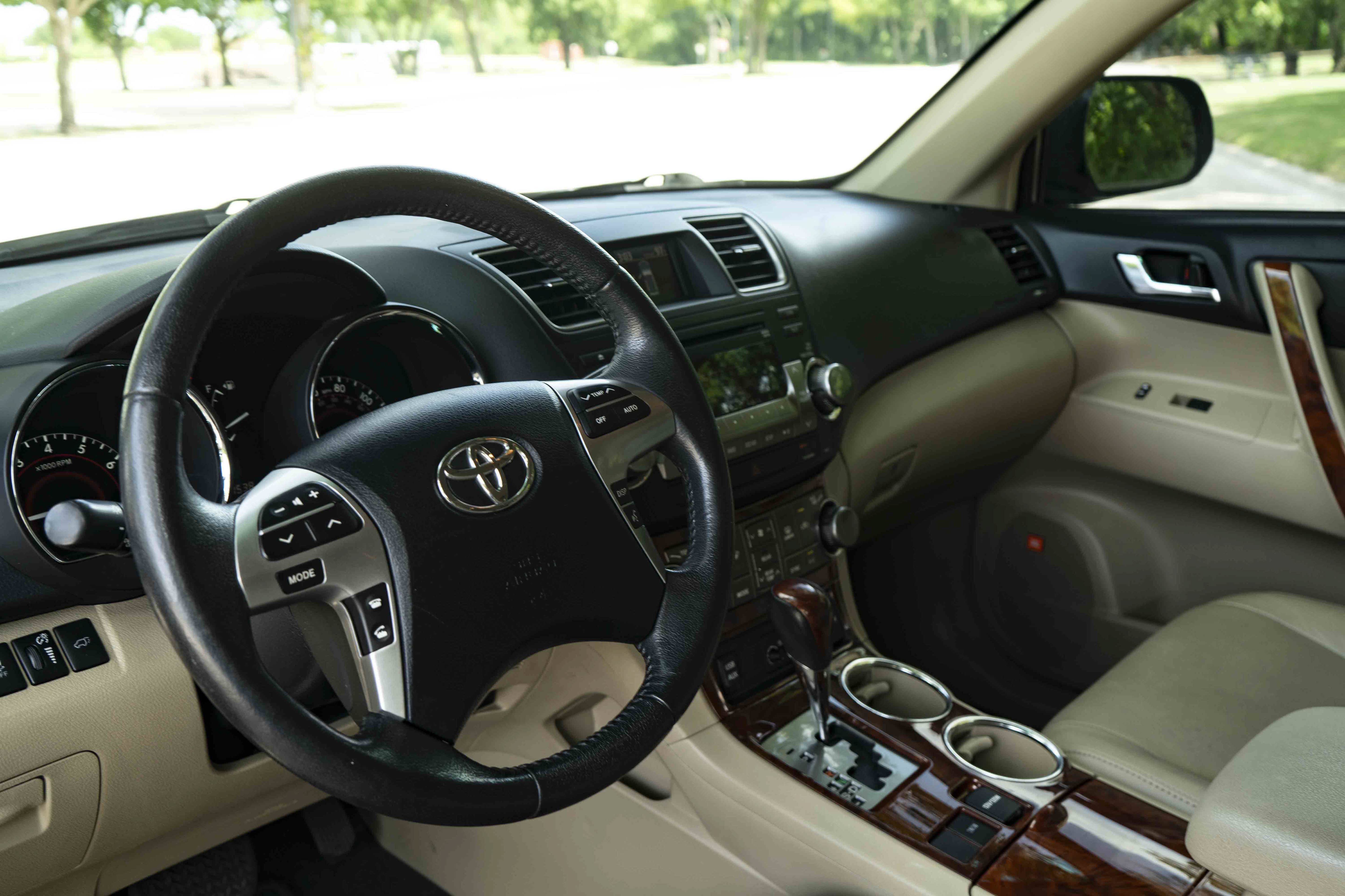 Used 2012 Toyota Highlander Limited FWD image 15