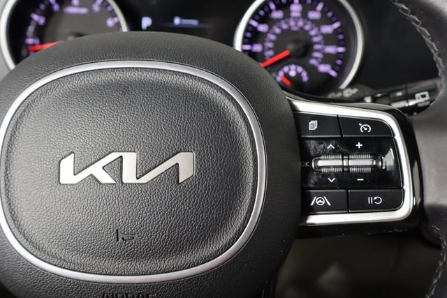 Used 2023 Kia Carnival LX FWD image 10