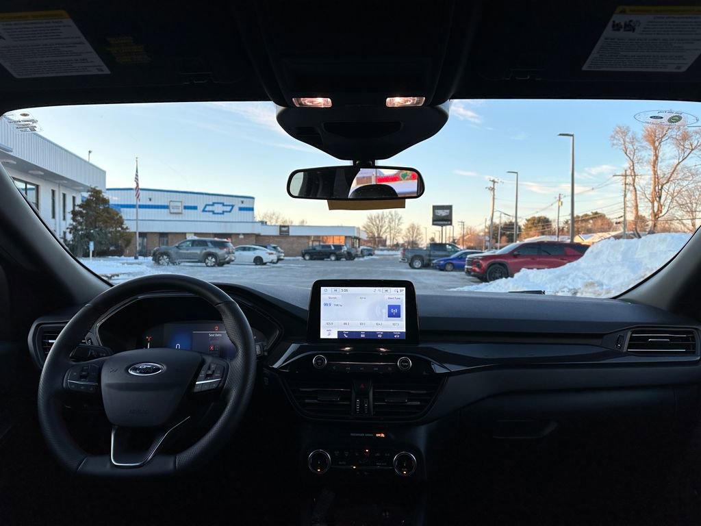 Used 2025 Ford Escape ST-Line image 12