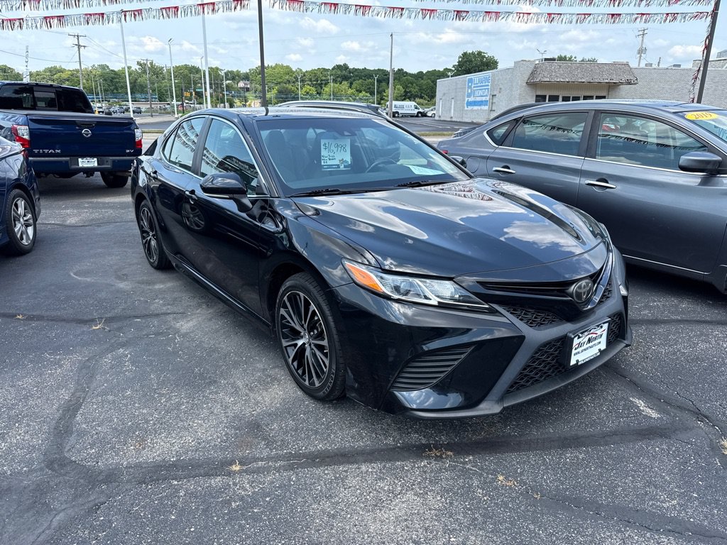Used 2018 Toyota Camry SE w/ Convenience Package FWD image 1