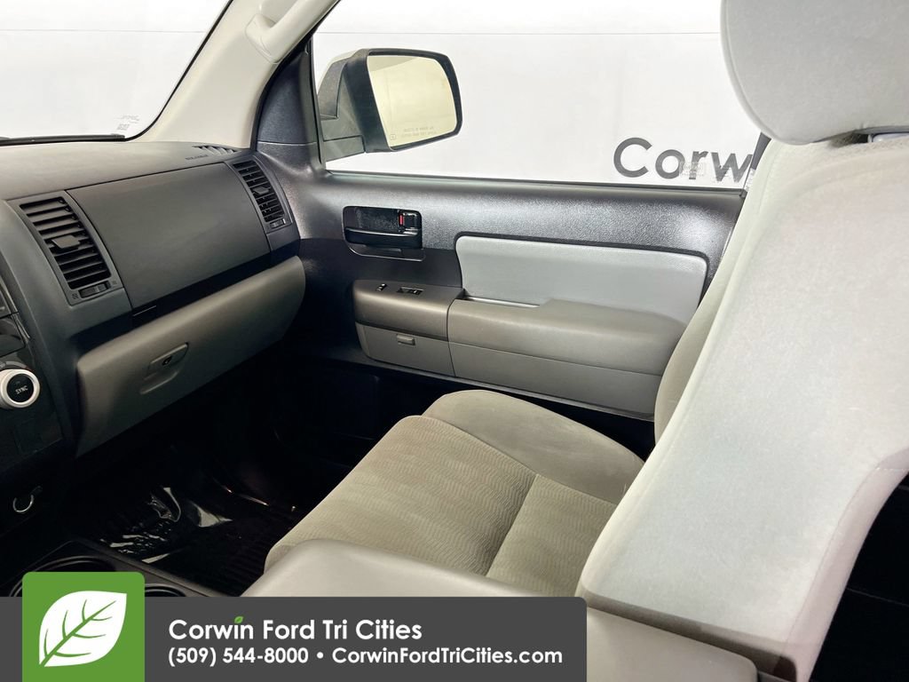 Used 2017 Toyota Sequoia SR5 AWD/4WD image 28