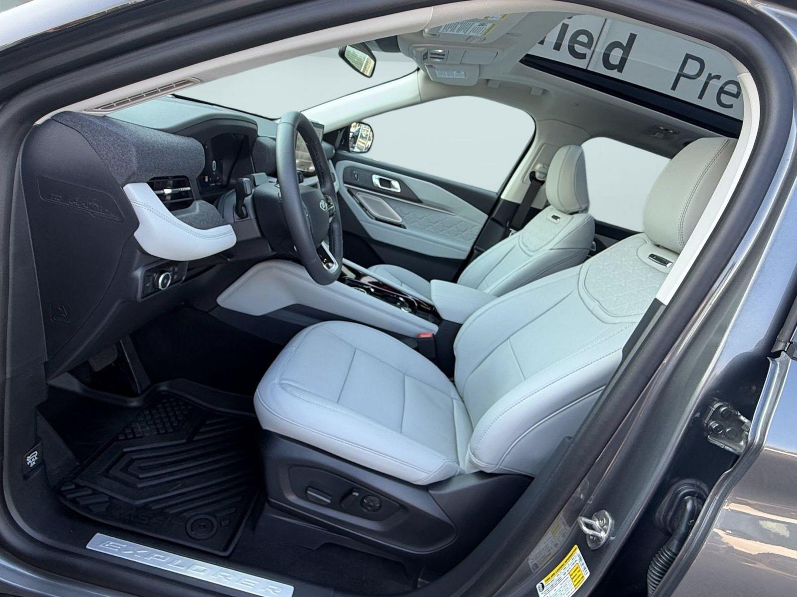Used 2026 Ford Explorer Platinum w/ LUX Leather Package AWD/4WD image 5