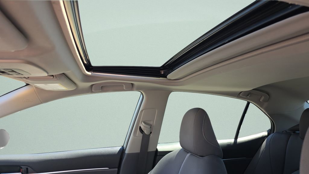 Used 2024 Toyota Camry LE w/ Convenience Package image 28