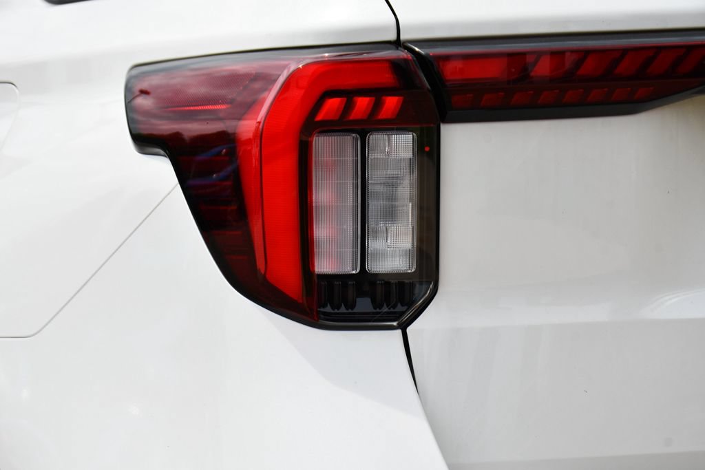 Used 2025 Ford Explorer ST-Line w/ ST-Line Street Pack AWD/4WD image 43