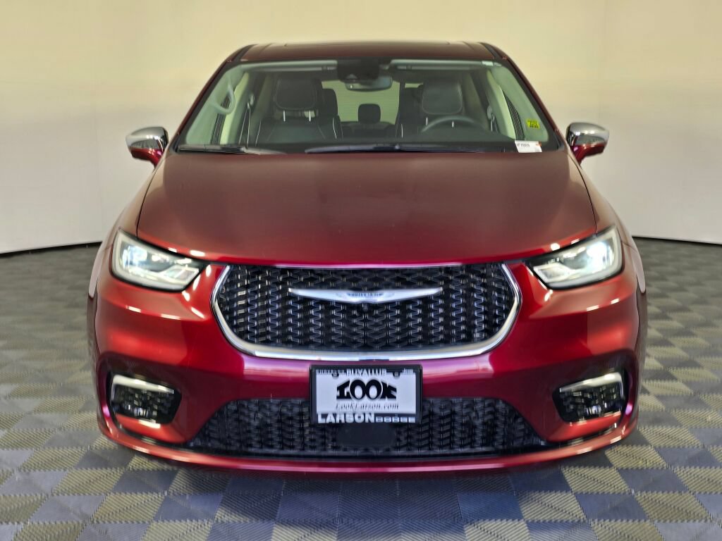 Used 2022 Chrysler Pacifica Limited w/ Uconnect Theater Family Group FWD image 8