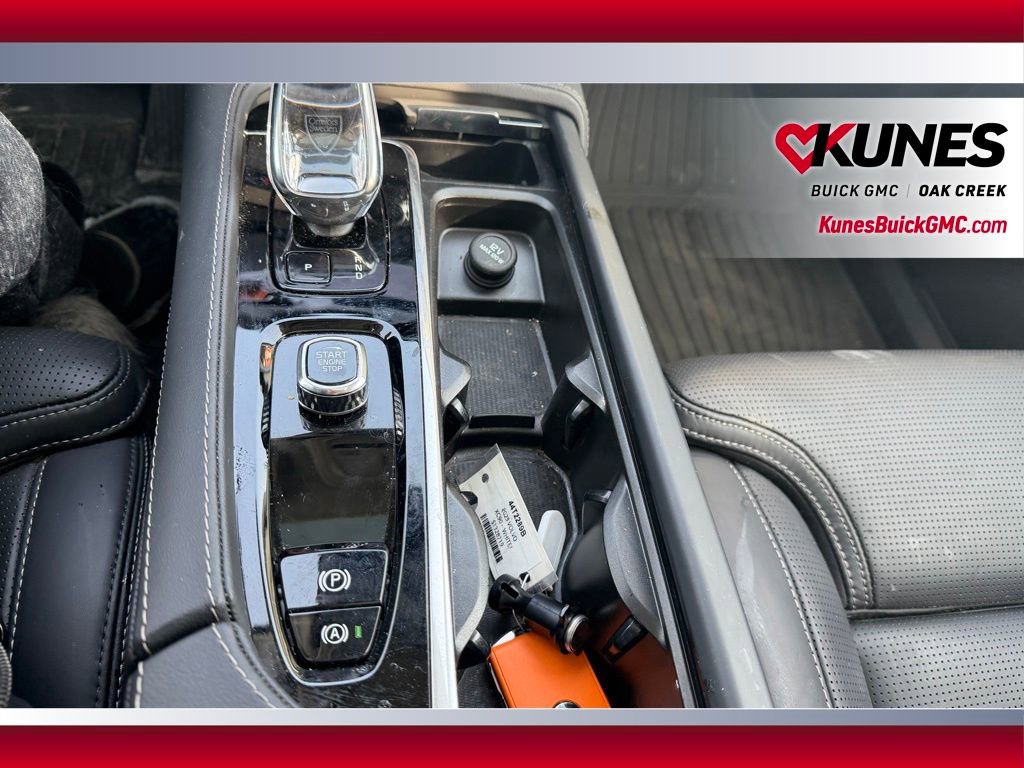 Used 2025 Volvo XC90 T8 Ultra w/ Protection Package Premier image 19