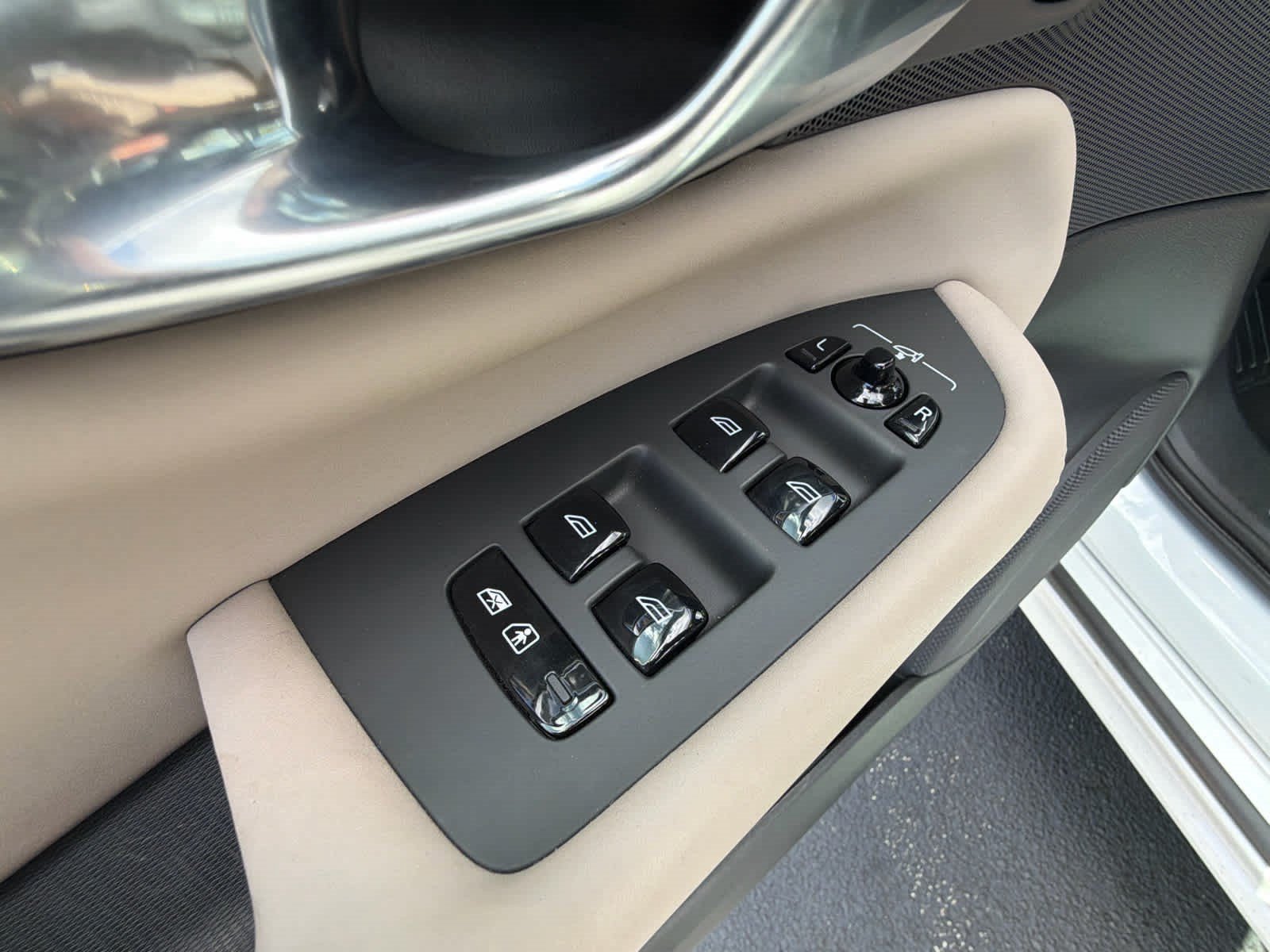 Certified 2026 Volvo XC90 B6 Plus AWD/4WD image 25