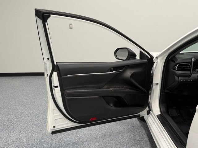 Used 2023 Toyota Camry SE FWD image 13
