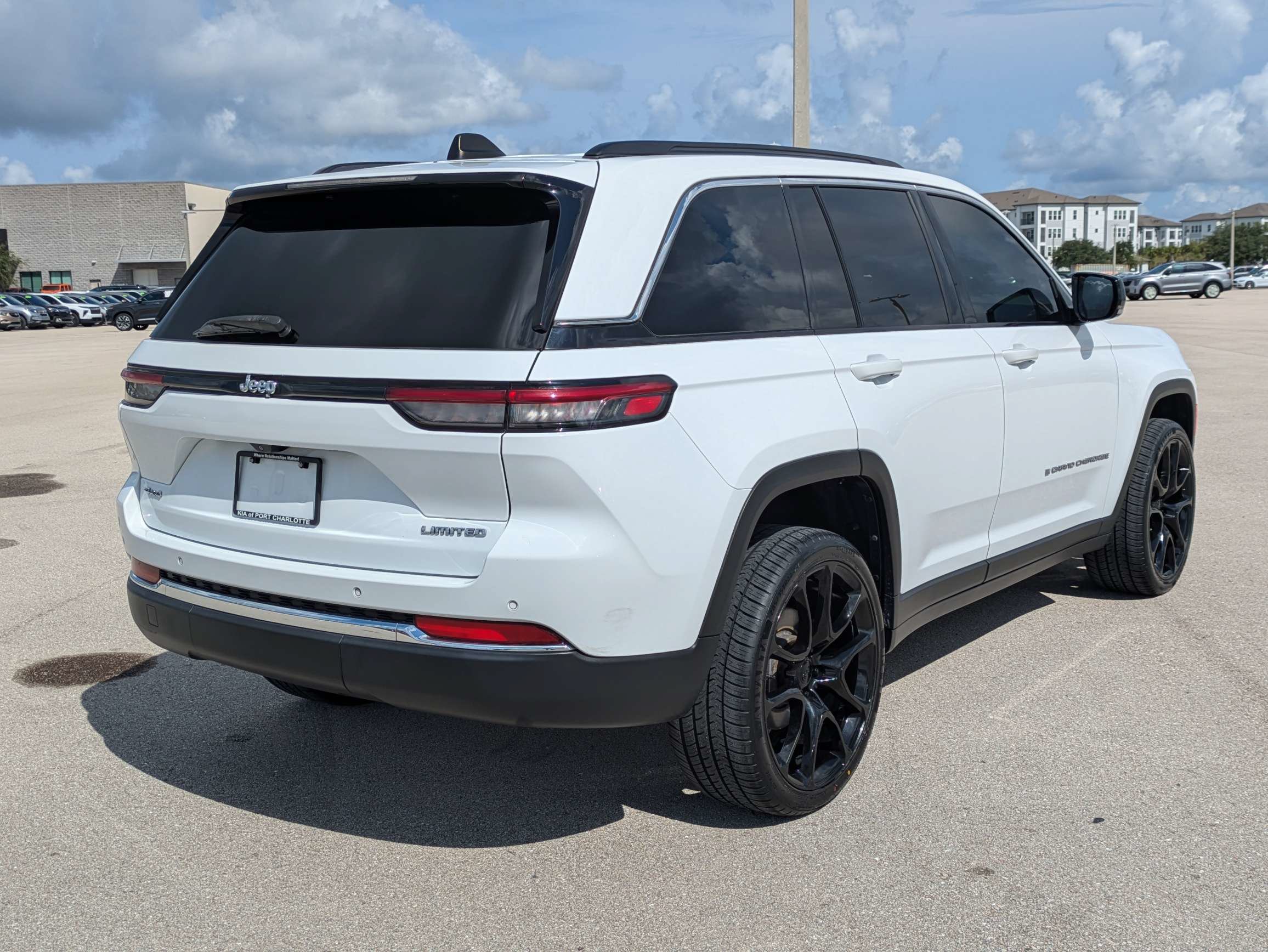 Used 2022 Jeep Grand Cherokee Limited AWD/4WD image 5