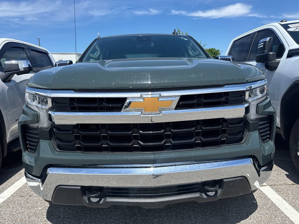 Used 2025 Chevrolet Silverado 1500 LT AWD/4WD image 2