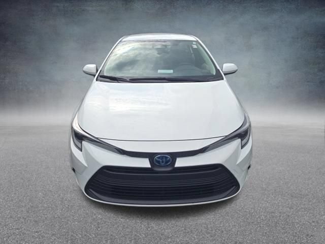 Used 2023 Toyota Corolla LE FWD image 3