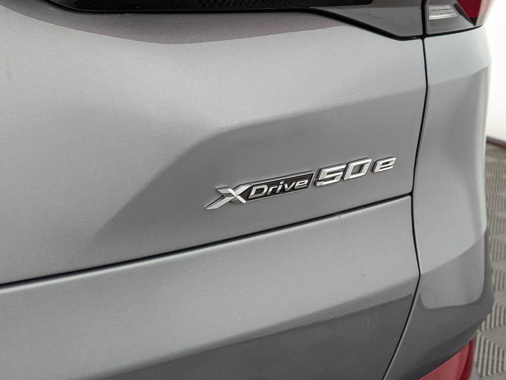 Used 2025 BMW X5 xDrive50e w/ Premium Package image 11