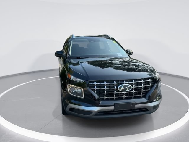 Used 2023 Hyundai Venue SEL FWD image 2
