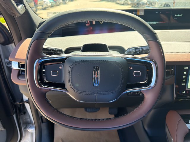 New 2026 Lincoln Navigator Reserve AWD/4WD image 24