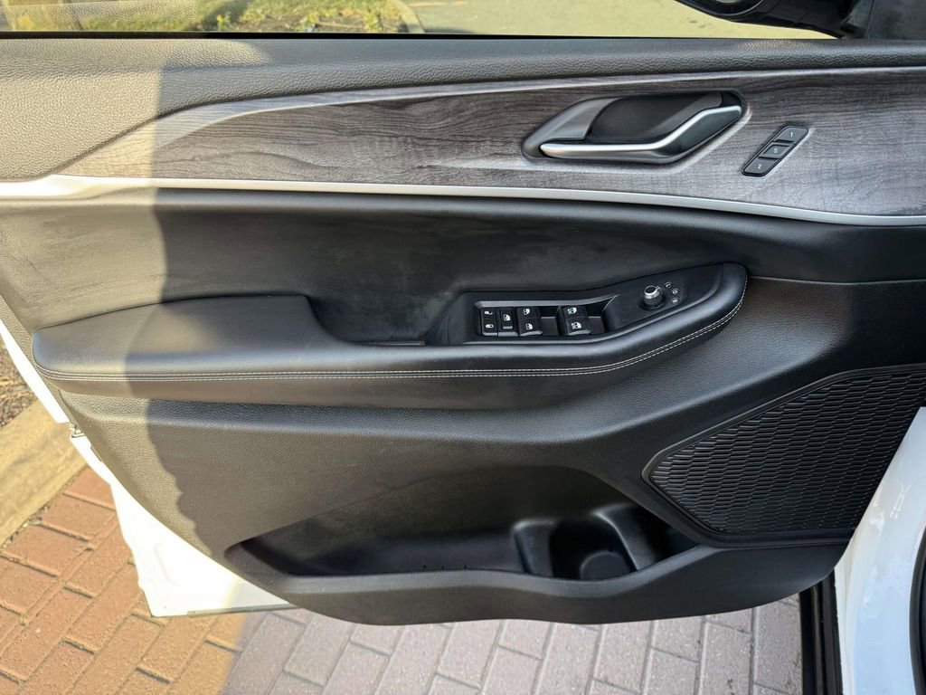 Used 2023 Jeep Grand Cherokee L Limited image 9