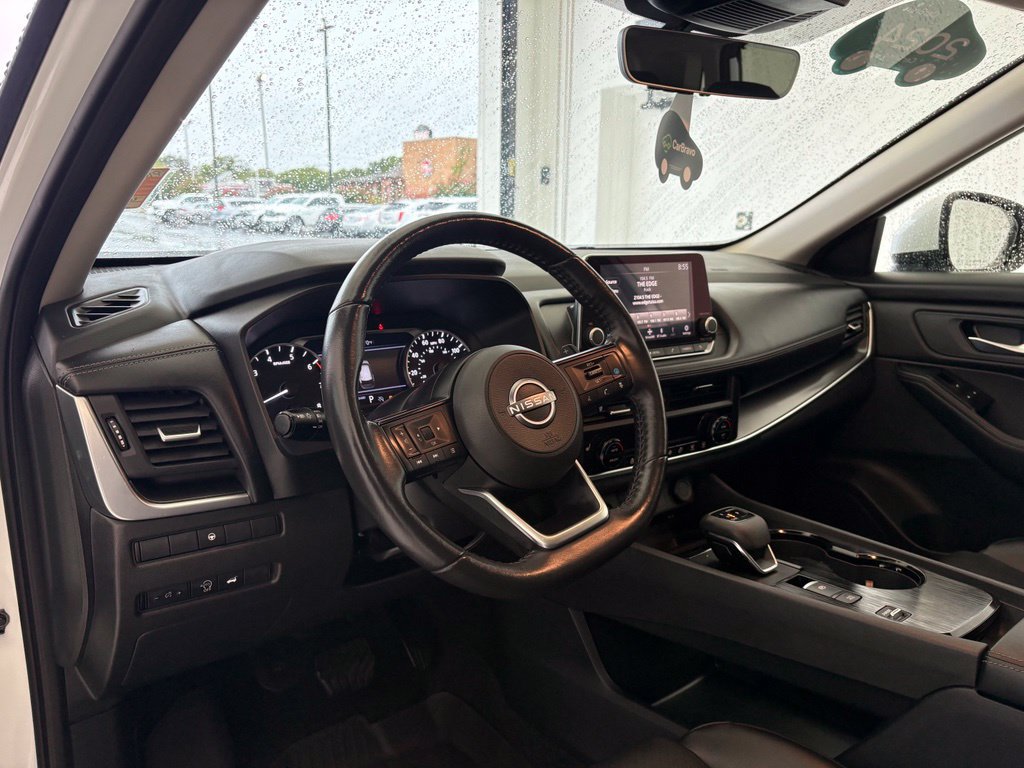 Used 2024 Nissan Rogue SV w/ SV Premium Package FWD image 2