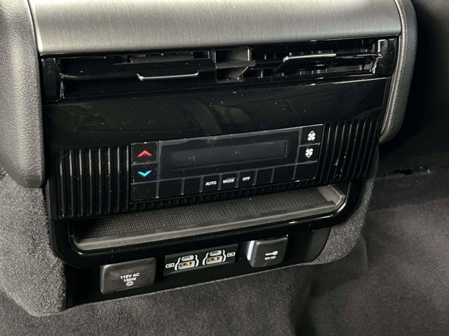 Used 2025 Jeep Wagoneer 4WD image 12