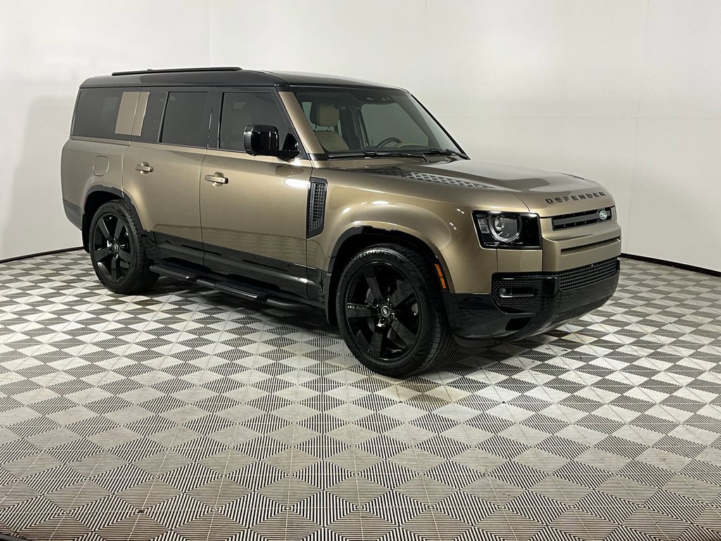 Used 2025 Land Rover Defender 130 X-Dynamic SE image 6