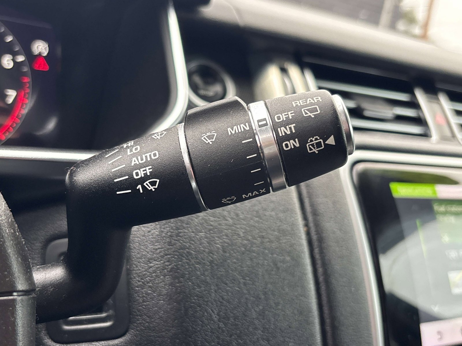 Used 2018 Land Rover Range Rover HSE image 25