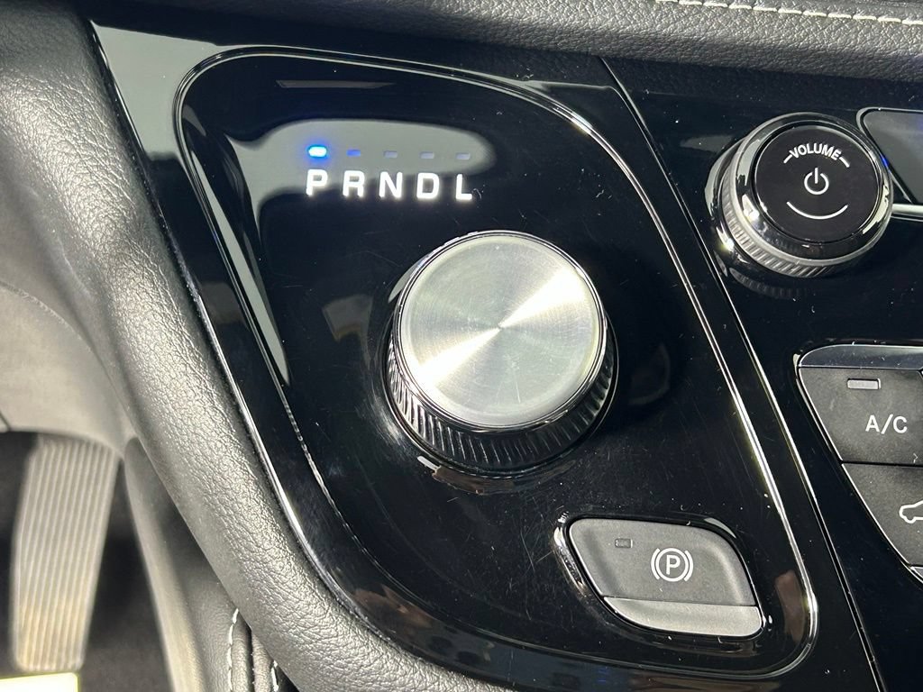 Used 2023 Chrysler Pacifica Limited w/ Uconnect Theater Family Group FWD image 25