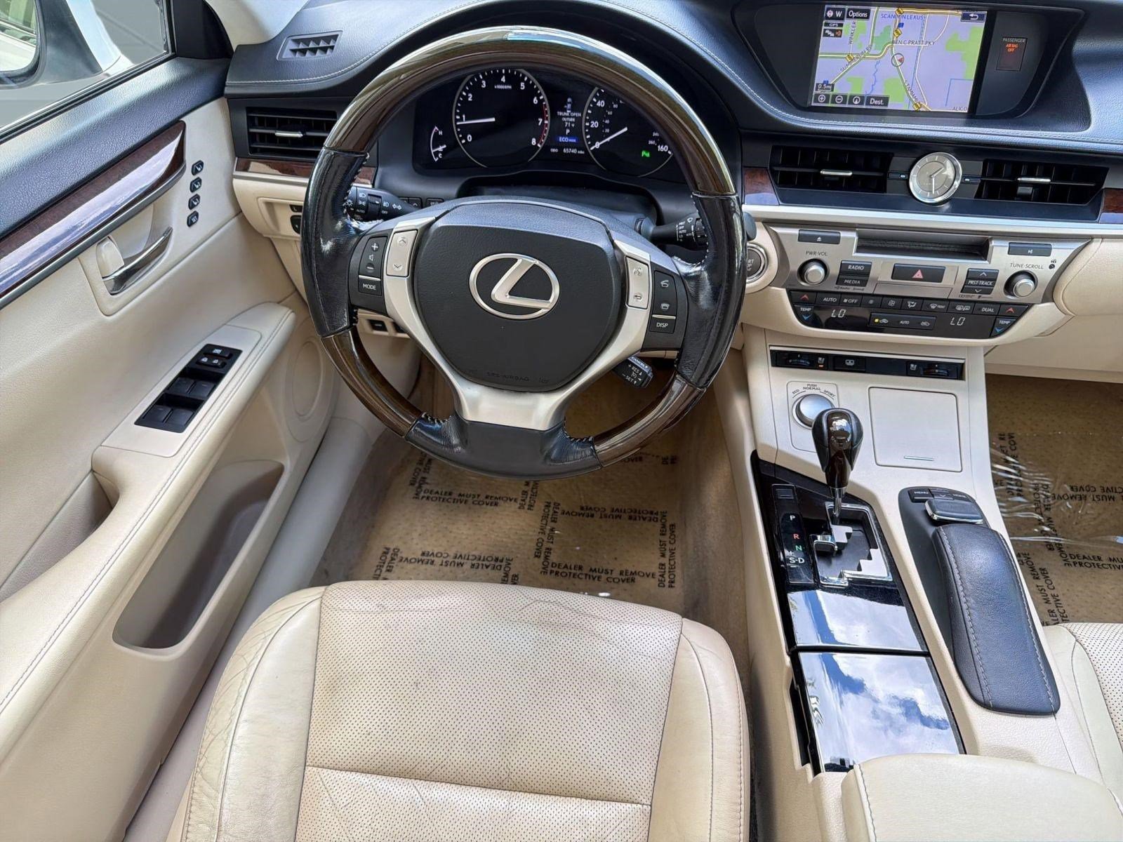 Used 2015 Lexus ES 350 w/ Luxury Package image 28