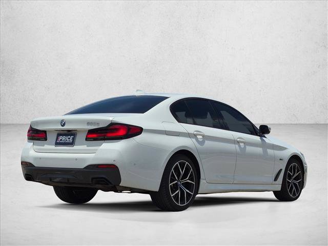 Used 2022 BMW 530e w/ M Sport Package RWD image 5