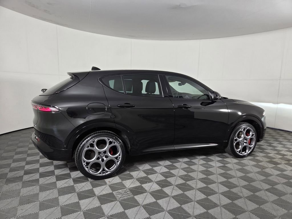 Used 2025 Alfa Romeo Tonale Veloce w/ Premium Package image 4