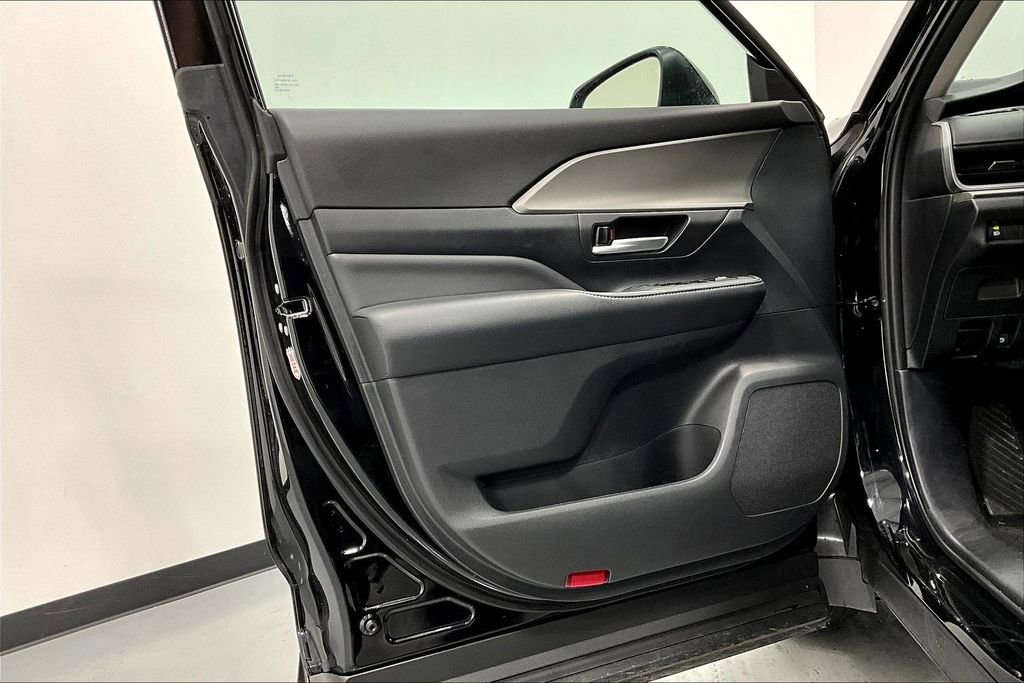 Used 2025 Toyota Grand Highlander AWD image 20