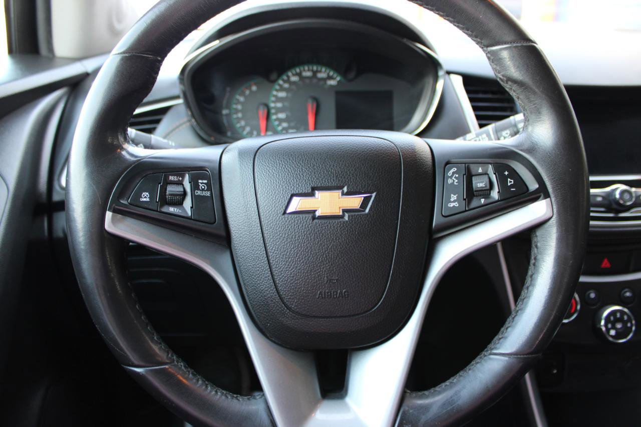 Used 2021 Chevrolet Trax LT w/ LT Convenience Package image 16