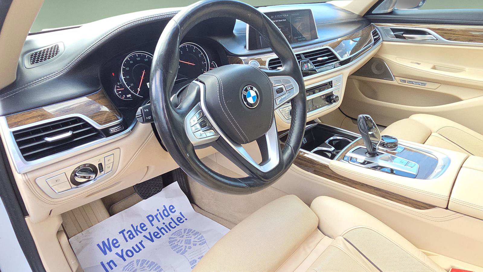 Used 2017 BMW 750i image 24