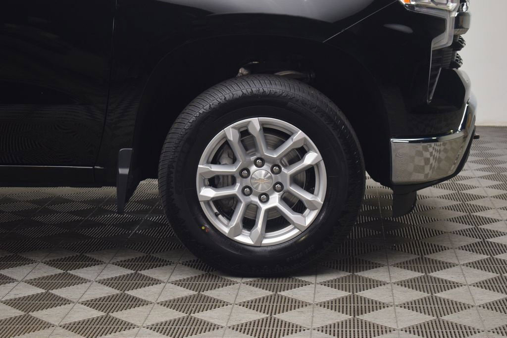 Used 2024 Chevrolet Silverado 1500 LT AWD/4WD image 24