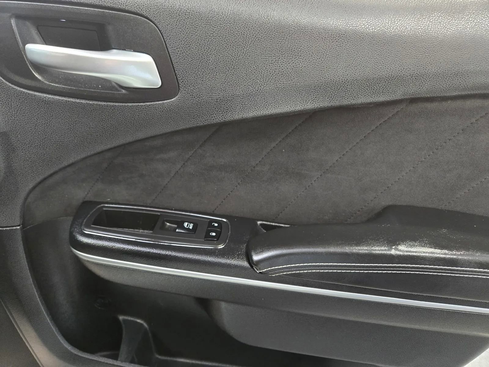 Used 2018 Dodge Charger SRT RWD image 6