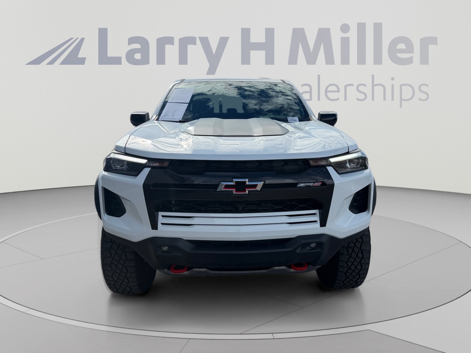 Used 2024 Chevrolet Colorado ZR2 w/ Technology Package AWD/4WD image 8
