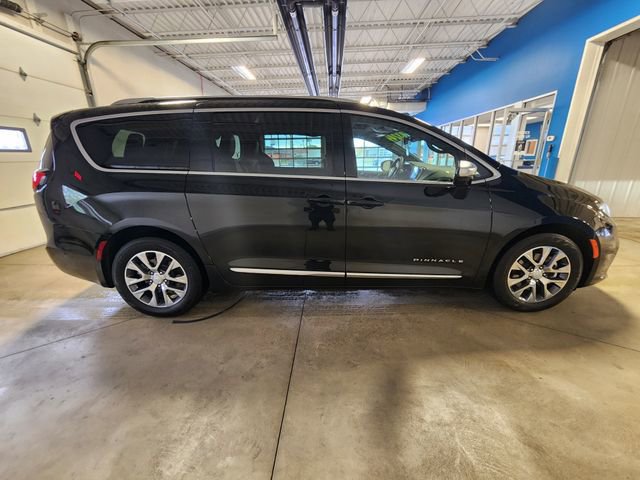 Used 2025 Chrysler Pacifica Pinnacle FWD image 5