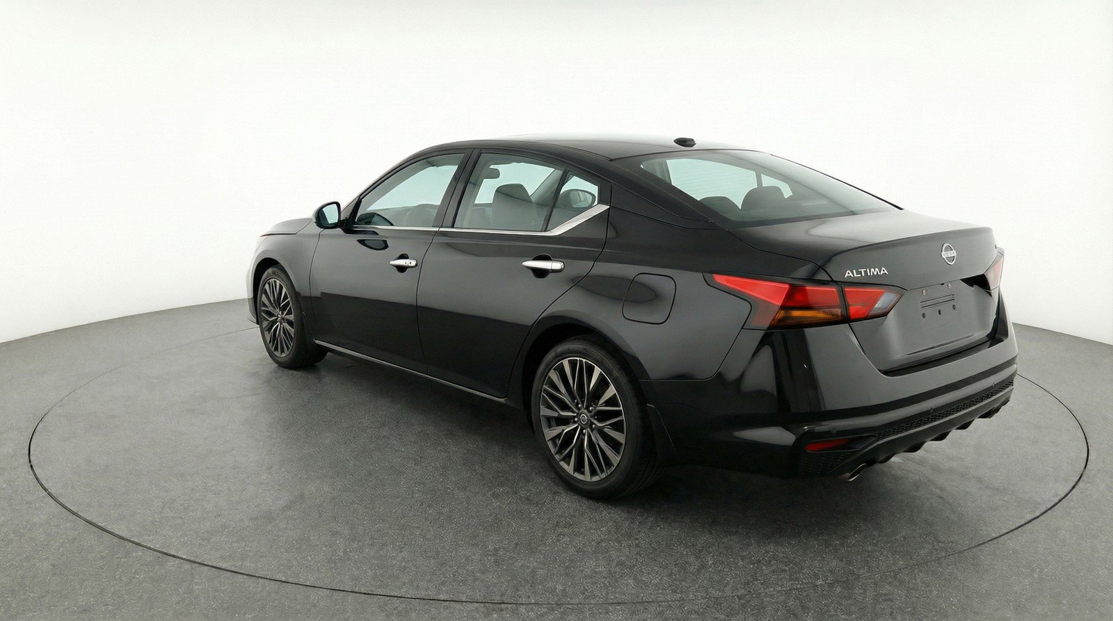 Used 2025 Nissan Altima 2.5 SV FWD image 6