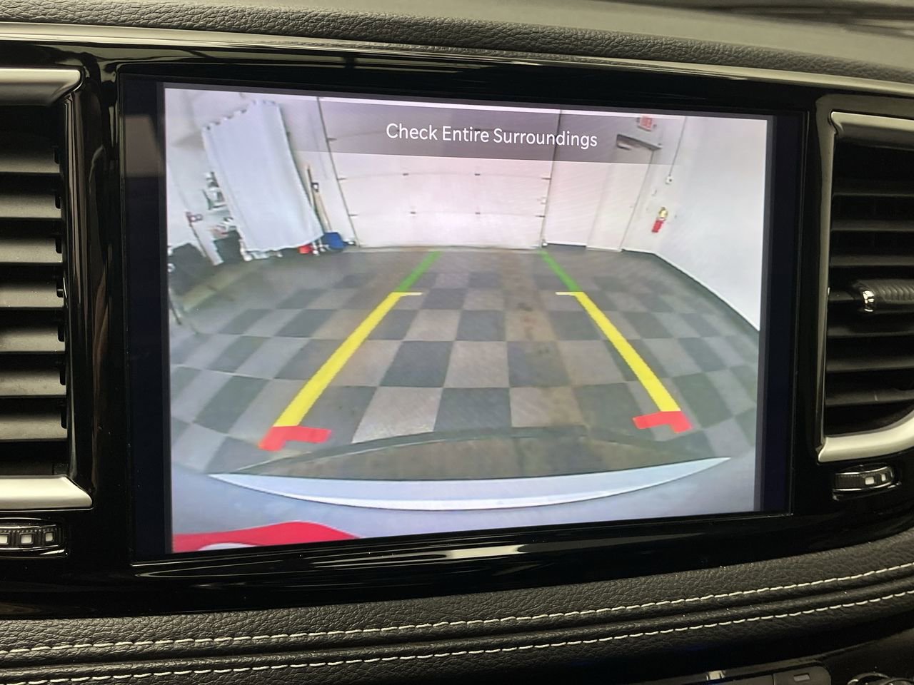Used 2024 Chrysler Pacifica Limited FWD image 6