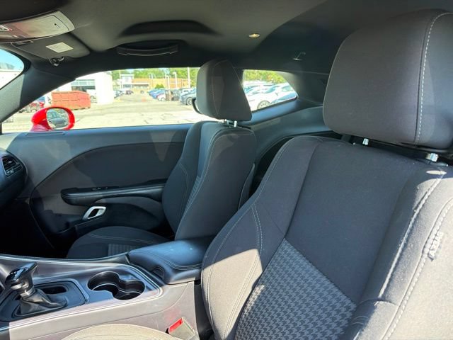 Used 2016 Dodge Challenger SXT RWD image 13