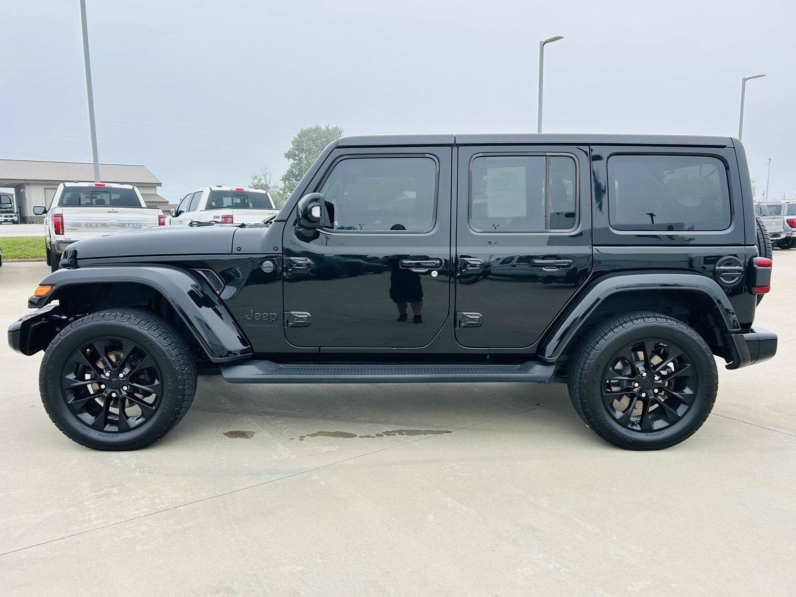Used 2023 Jeep Wrangler Unlimited Sahara AWD/4WD image 33