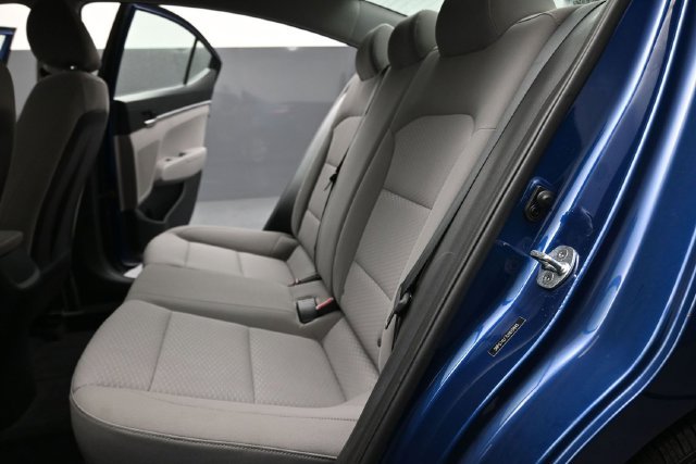 Used 2020 Hyundai Elantra SE FWD image 17