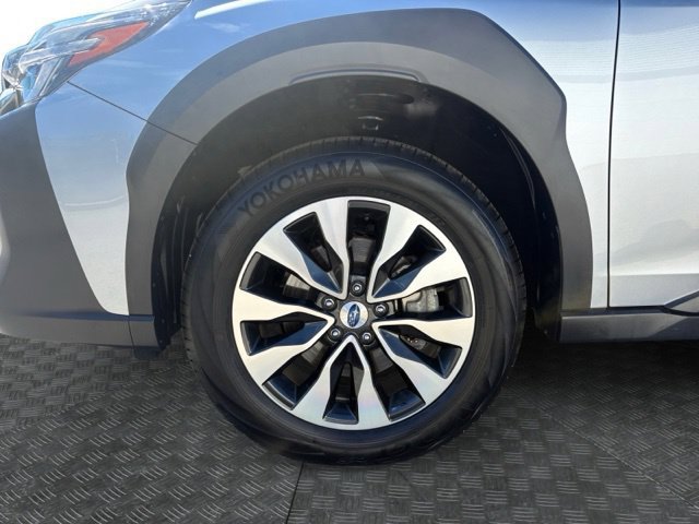 Used 2025 Subaru Outback Touring AWD/4WD image 14