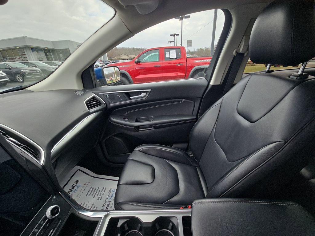 Used 2022 Ford Edge Titanium image 12