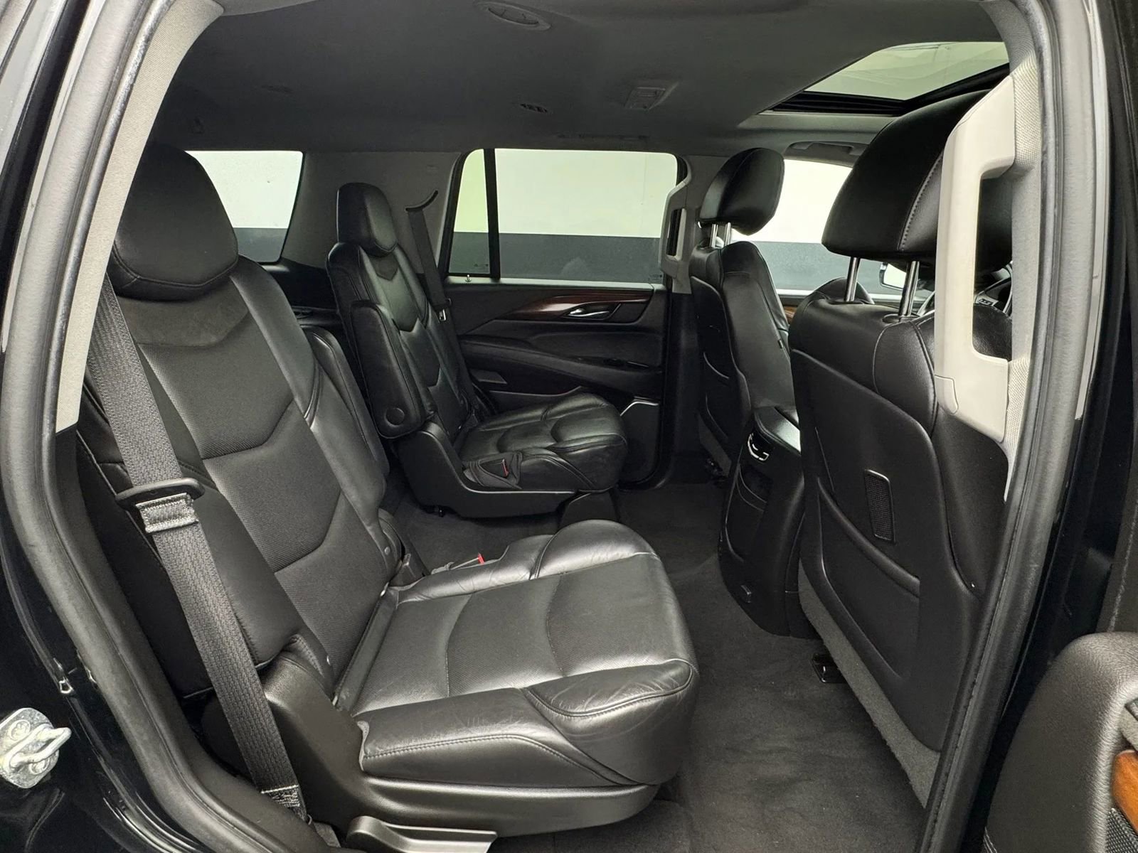 Used 2019 Cadillac Escalade Luxury AWD/4WD image 40