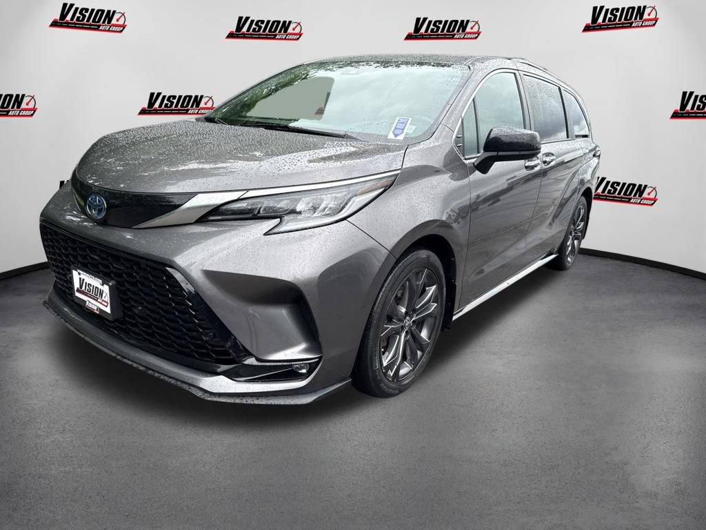 Used 2022 Toyota Sienna XSE w/ XSE Plus Package FWD image 1