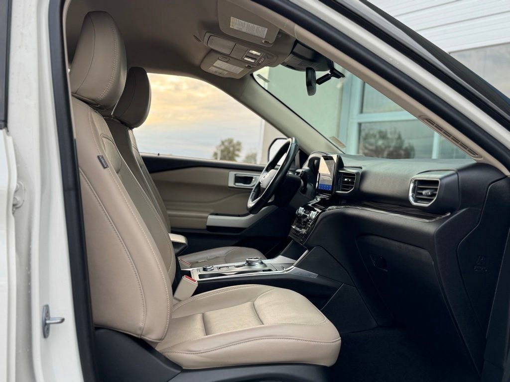 Used 2022 Ford Explorer Limited w/ Equipment Group 301A image 25