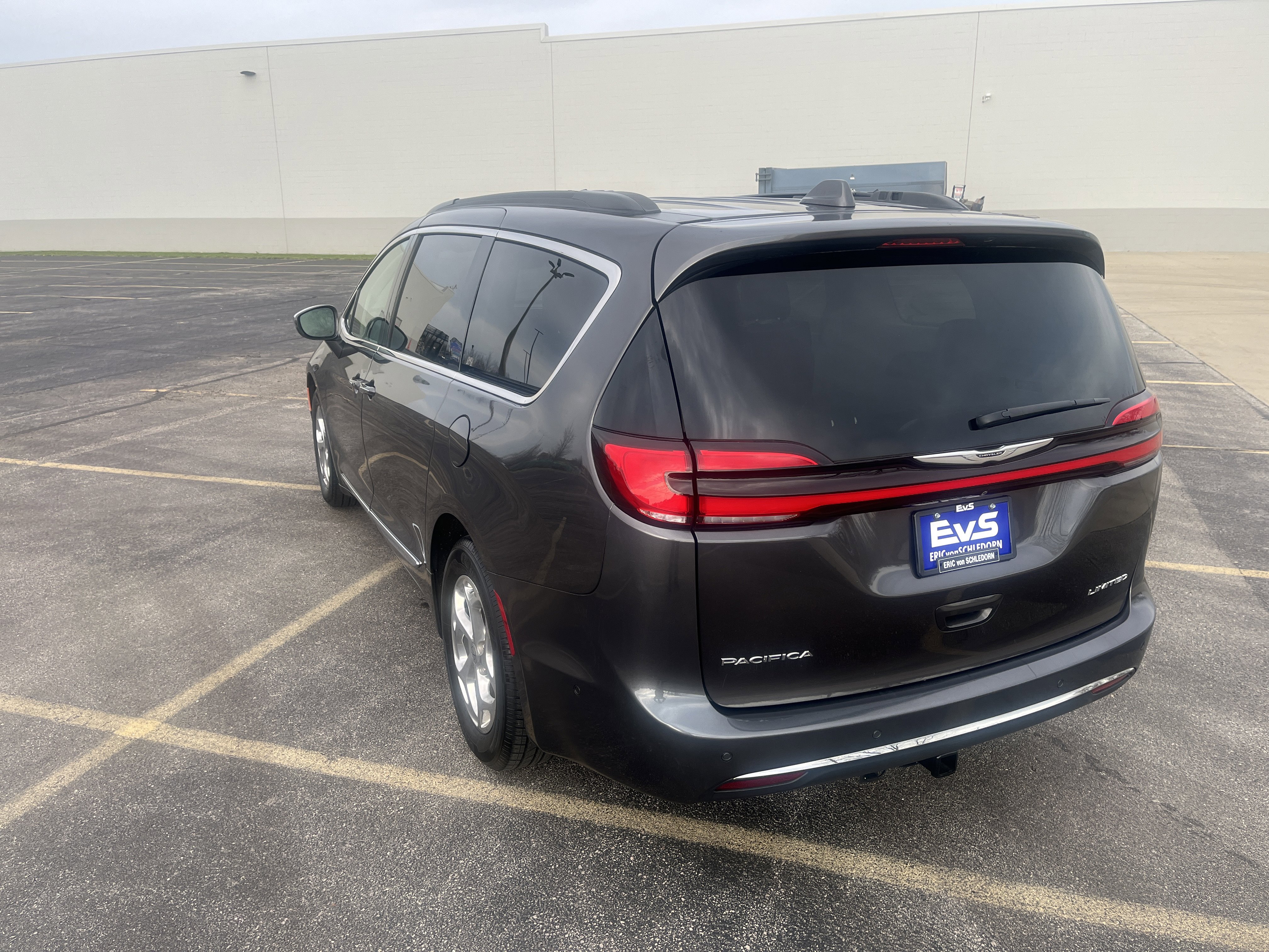 Used 2022 Chrysler Pacifica Limited FWD image 4
