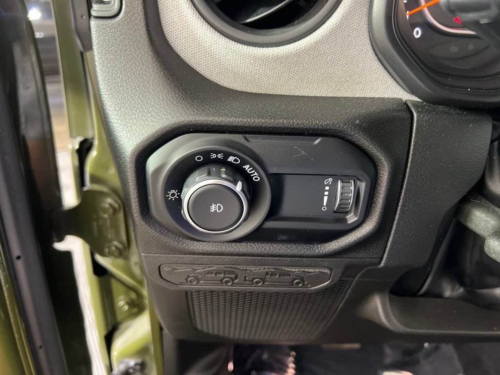 Used 2024 Jeep Wrangler Unlimited Sport AWD/4WD image 27