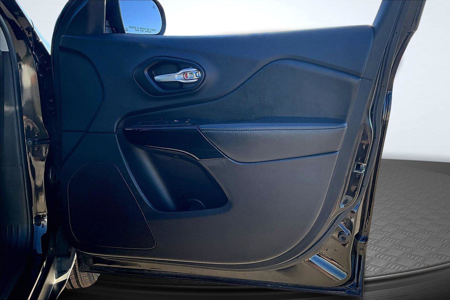 Used 2023 Jeep Cherokee Altitude Lux image 24