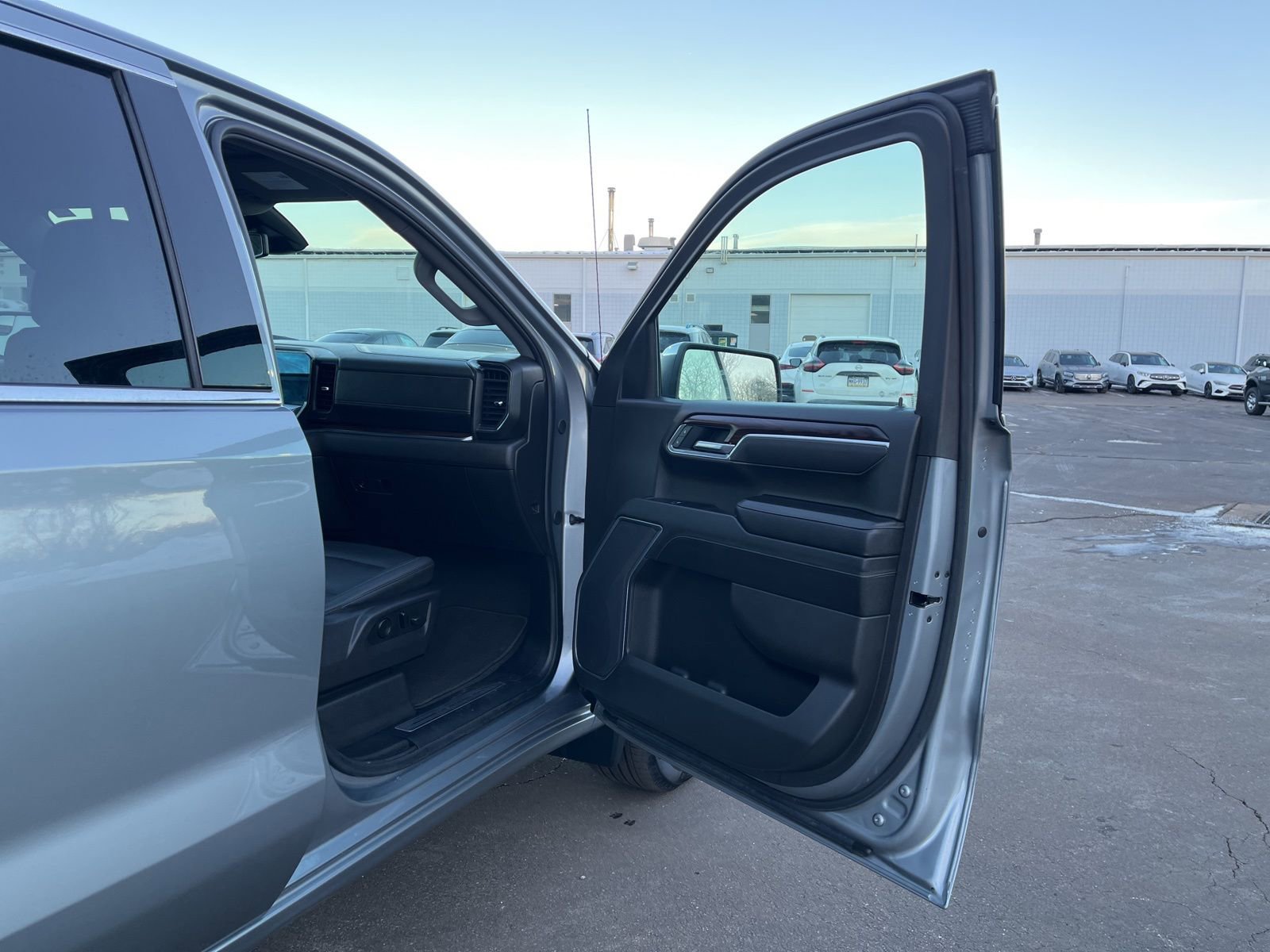 Certified 2025 GMC Sierra 1500 SLT image 21